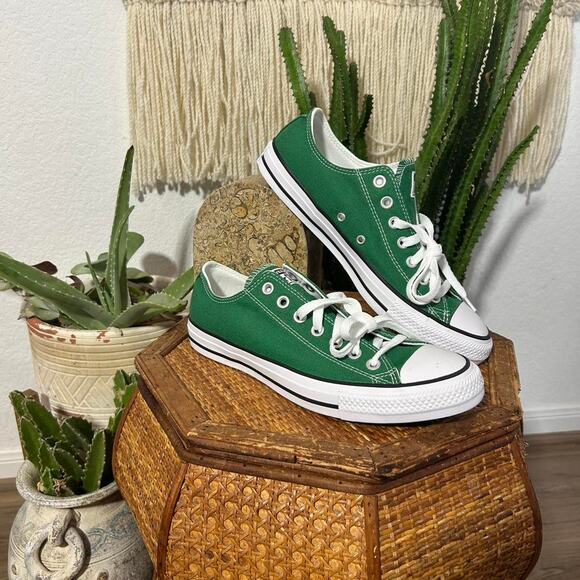 Green Converse Chuck Taylor low top trainers with white laces W 10.5 Men’s 8.5 - Picture 1 of 8
